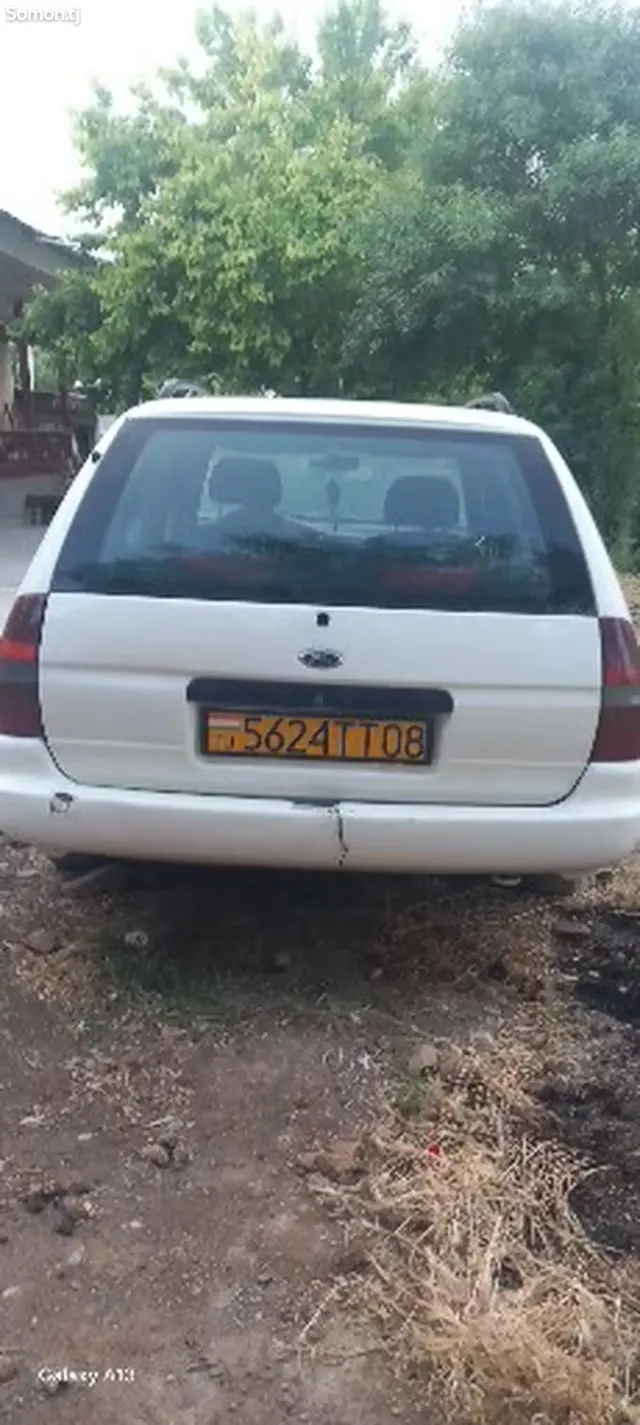 Ford Mondeo 1997 · 1.6 MT