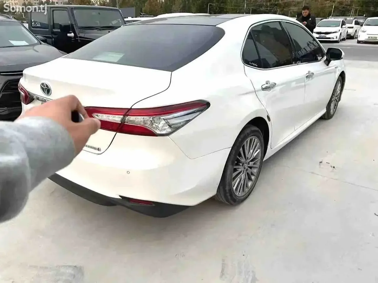 Toyota Camry 2019 · 2.5 AT