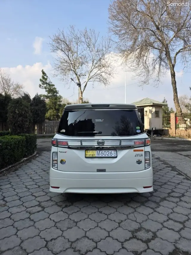 Nissan Elgrand 2015 · 2.5 AT