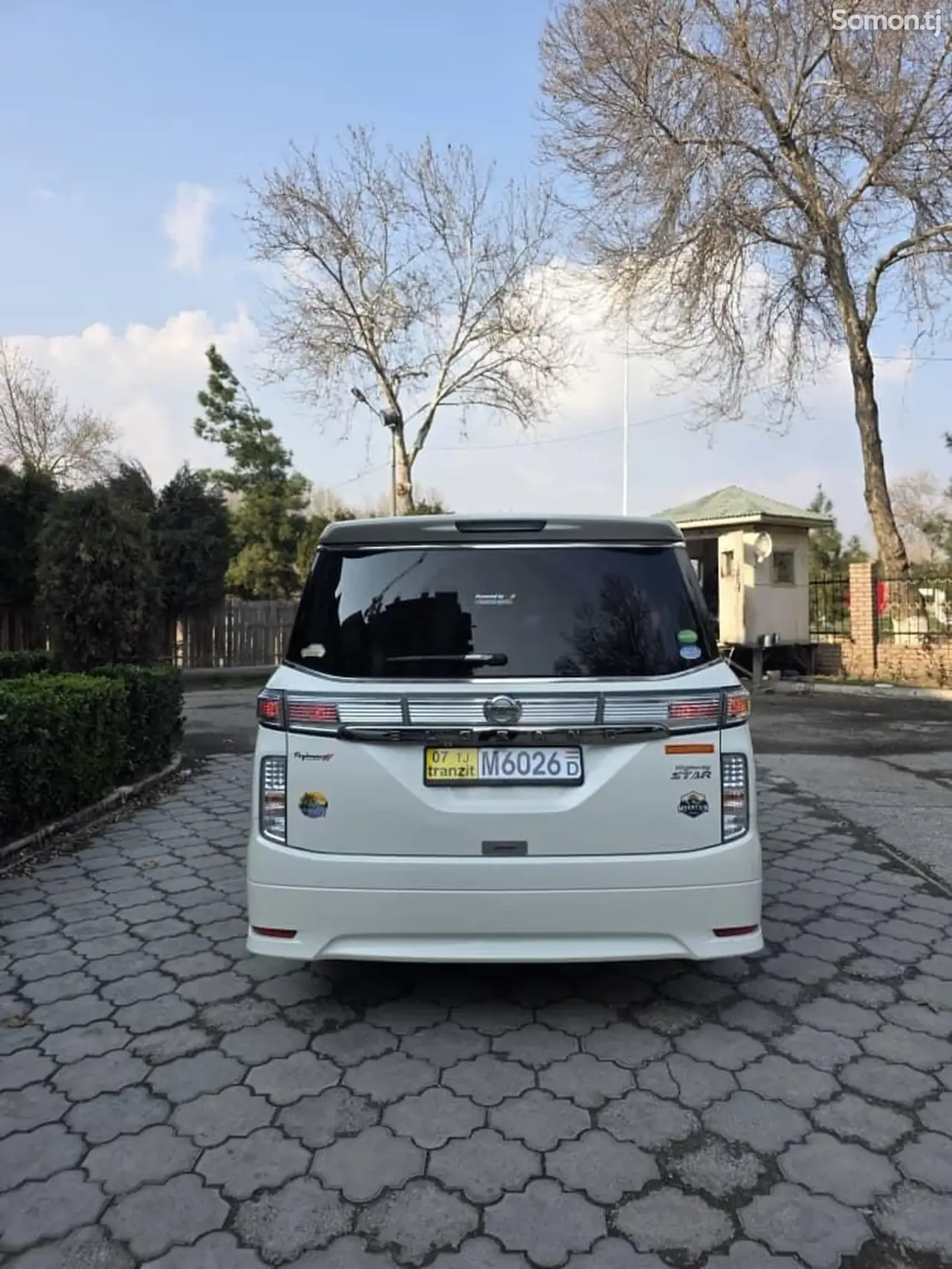 Nissan Elgrand 2015 · 2.5 AT