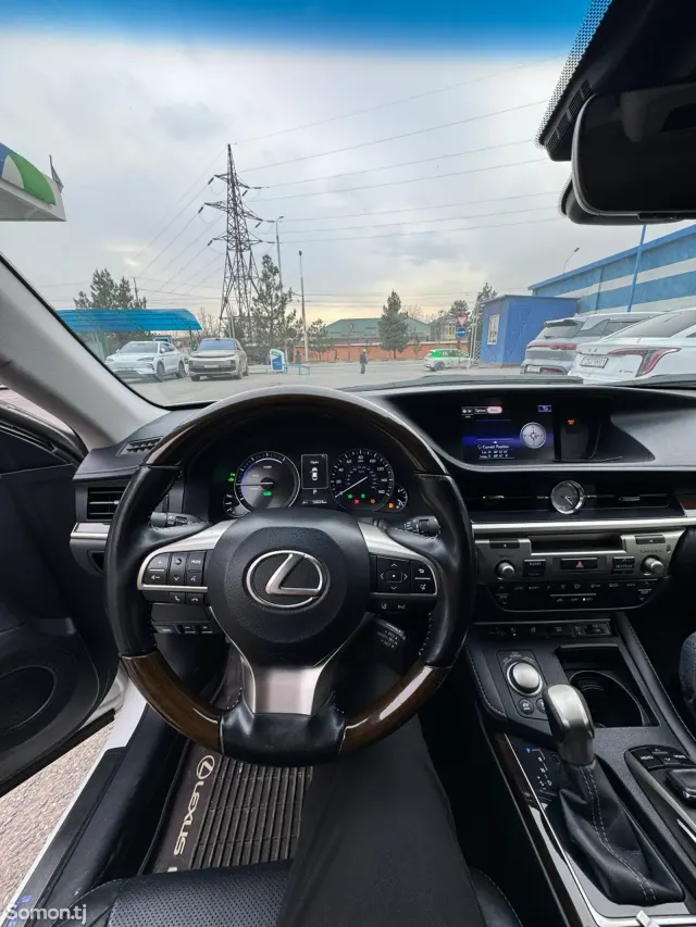 Lexus ES series 2016 · 3.0 AT