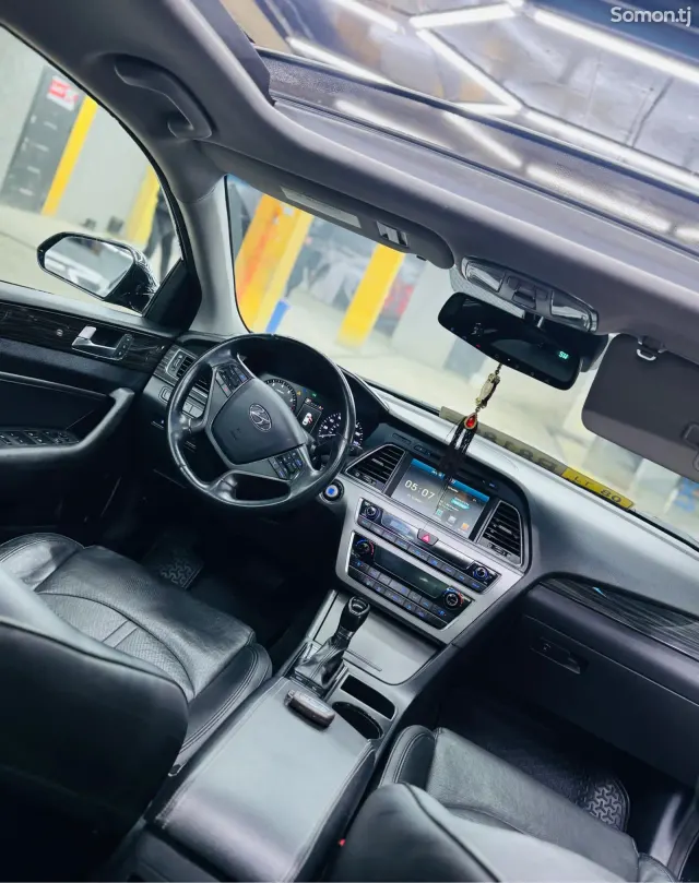 Hyundai Sonata 2015 · 2.0 AT