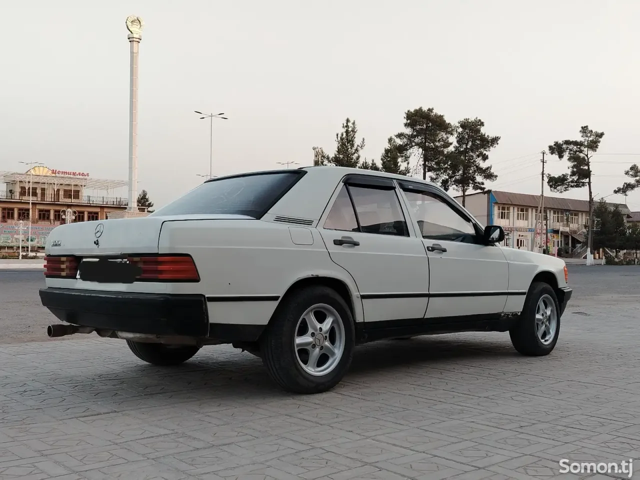 Mercedes-Benz W201 1988 · 1.8 MT