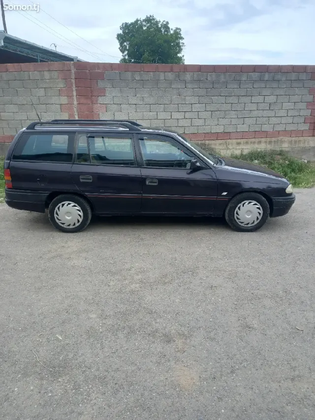Opel Astra F 1994 · 1.6 MT