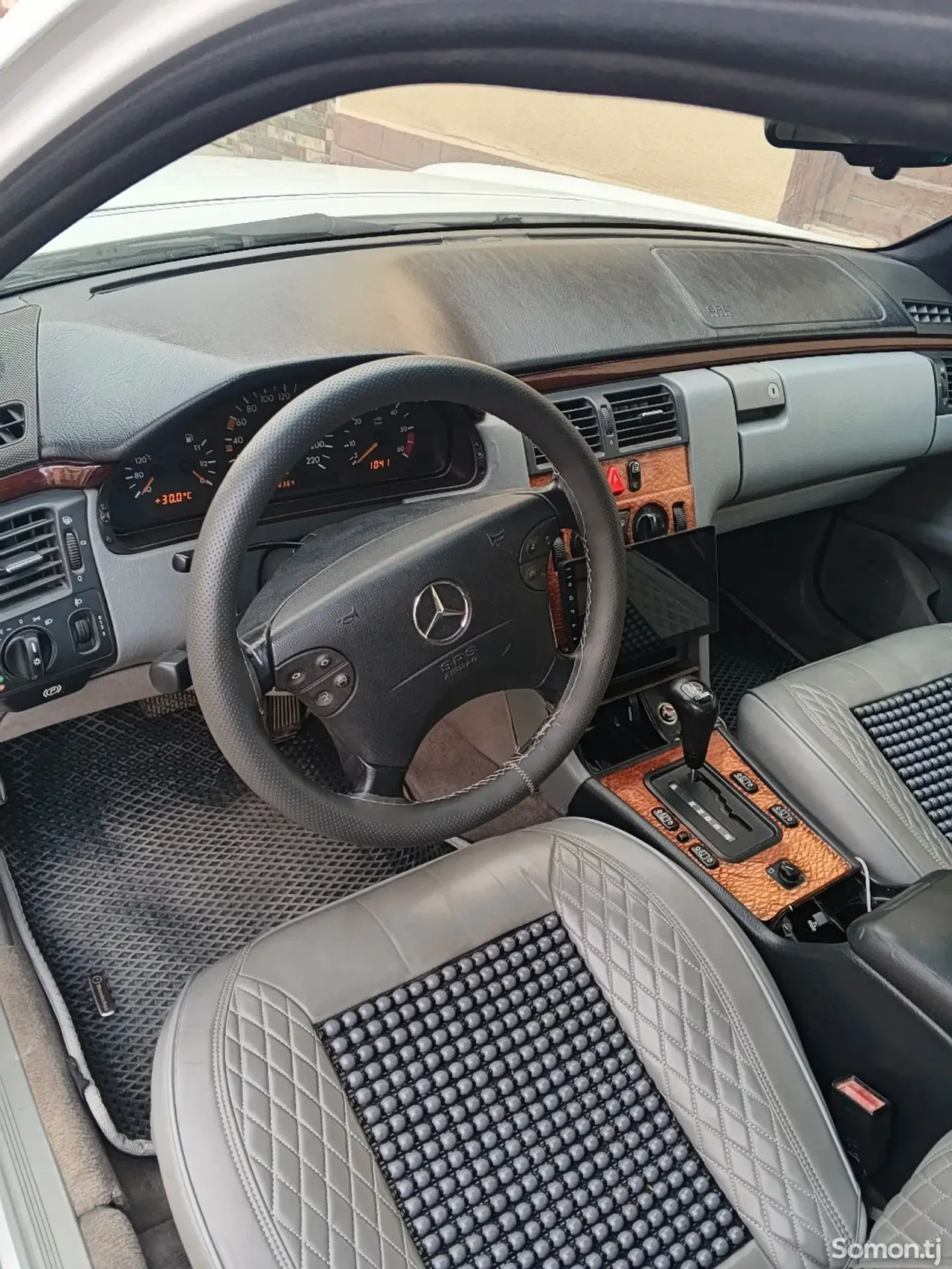 Mercedes-Benz E class 1996 · 2.2 AT