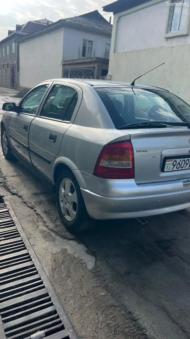 Opel Astra G 1999 · 1.6 MT