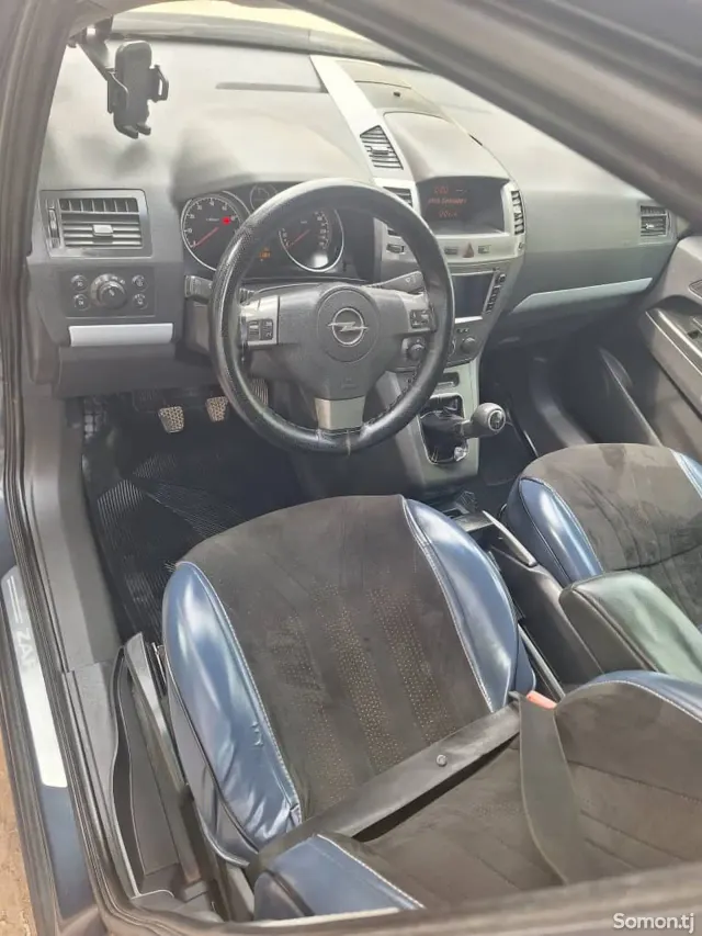 Opel Zafira 2006 · 1.8 MT