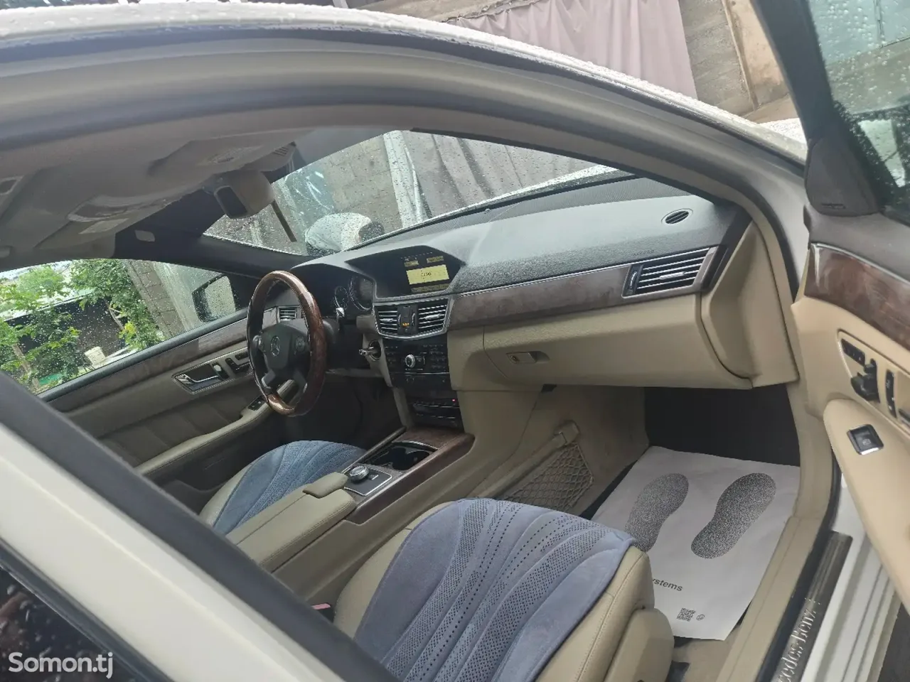 Mercedes-Benz E class 2010 · 3.5 AT
