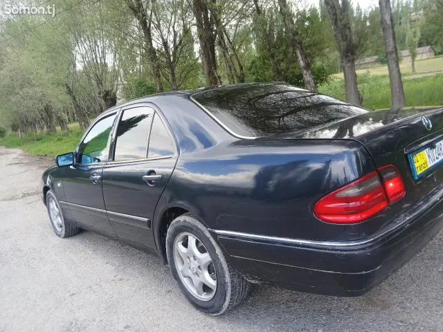 Mercedes-Benz E class 1999 · 2.0 MT