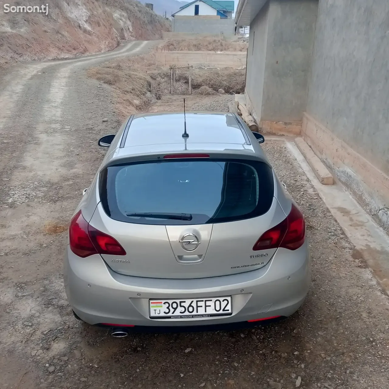 Opel Astra J 2010 · 1.6 AT