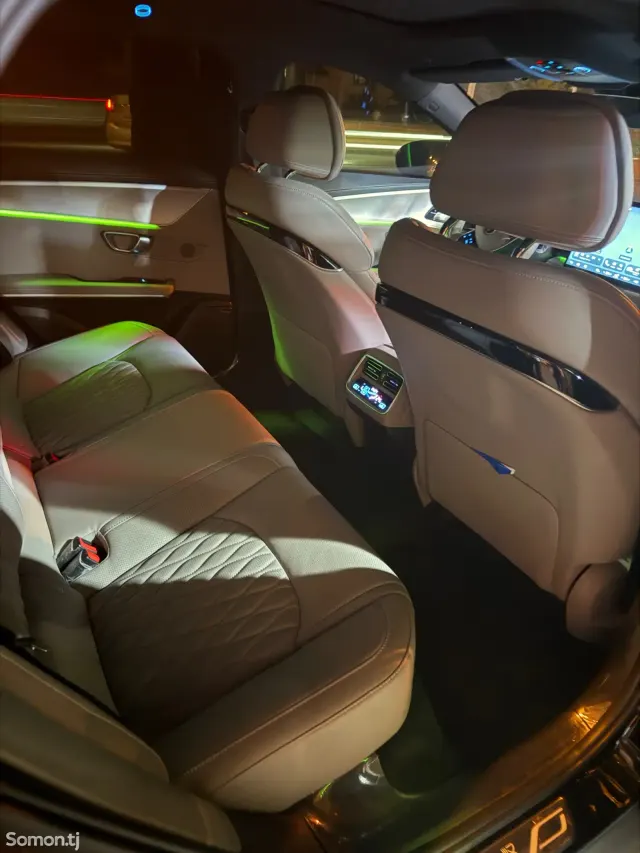 BYD Han 2025 · AT