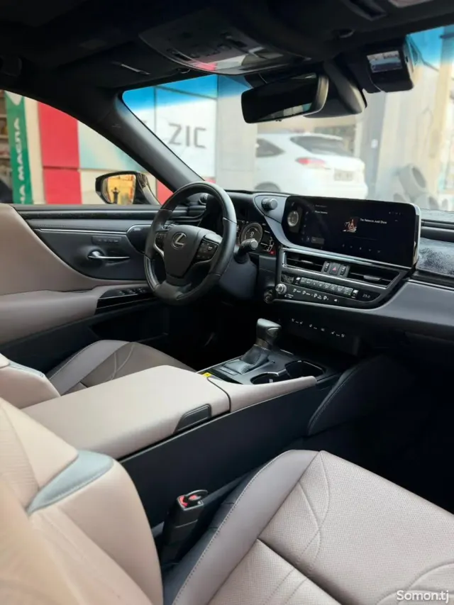 Lexus ES series 2025 · 2.5 AT