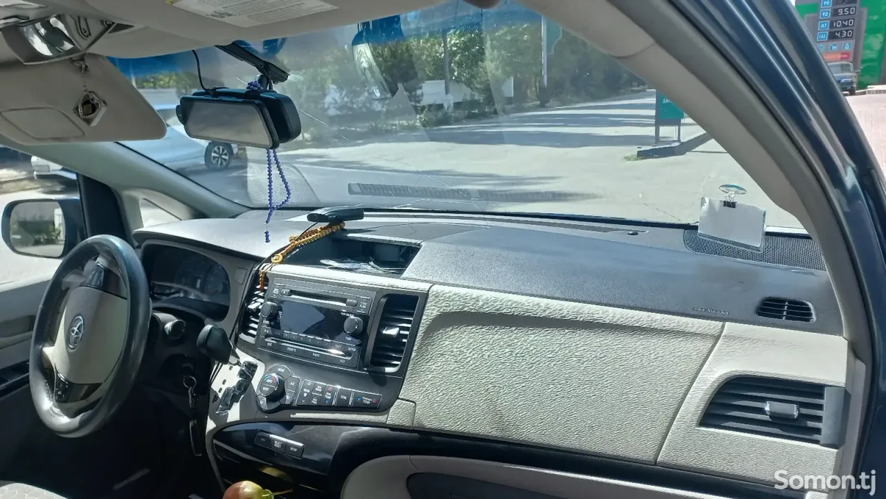 Toyota Sienna 2014 · 3.5 AT