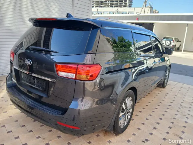 Kia Carnival 2015 · 2.2 AT