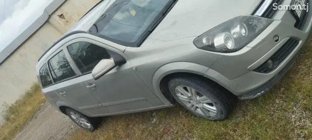 Opel Astra H 2006 · 1.6 MT