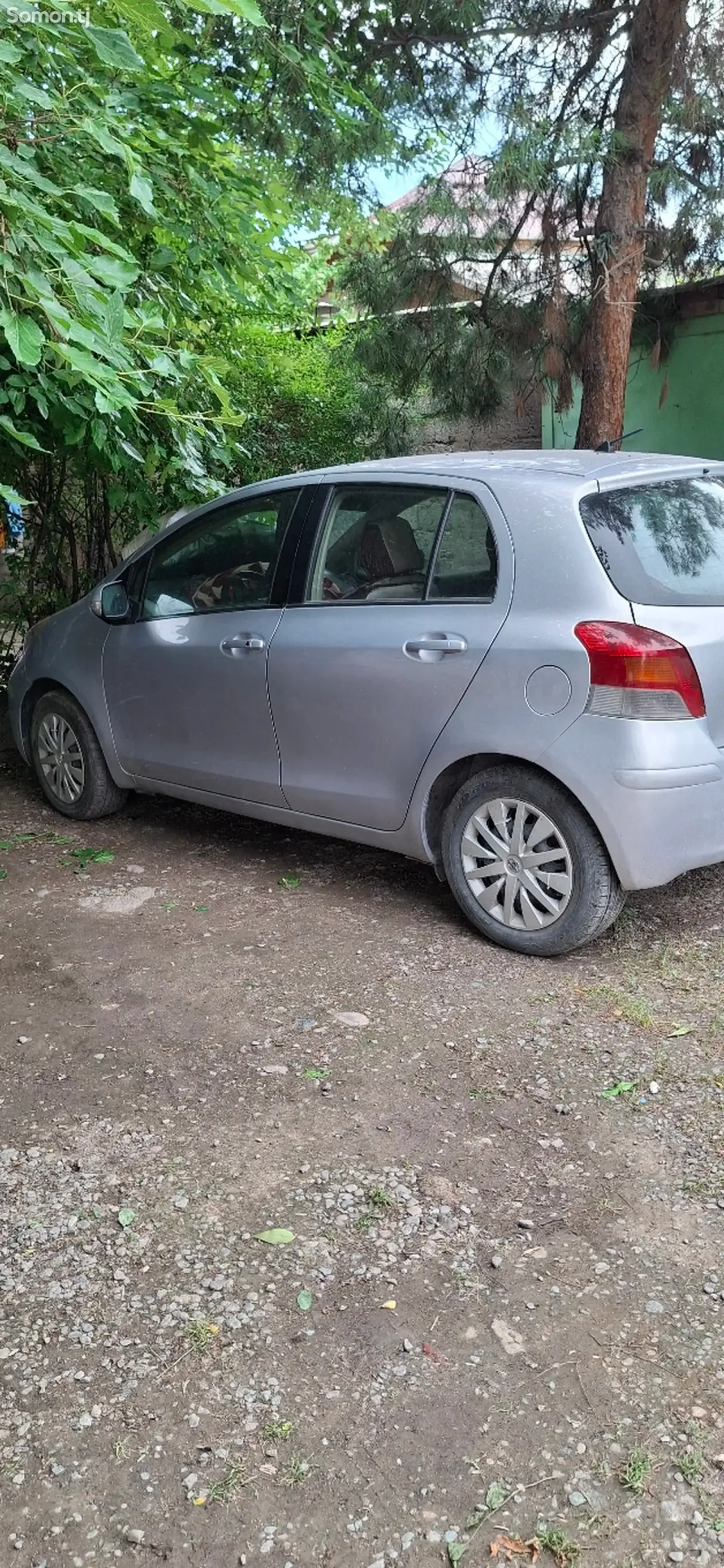 Toyota Vitz 2010 · 1.1 AT