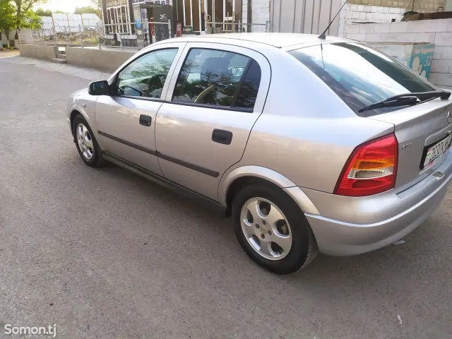 Opel Astra G 2000 · 1.6 MT