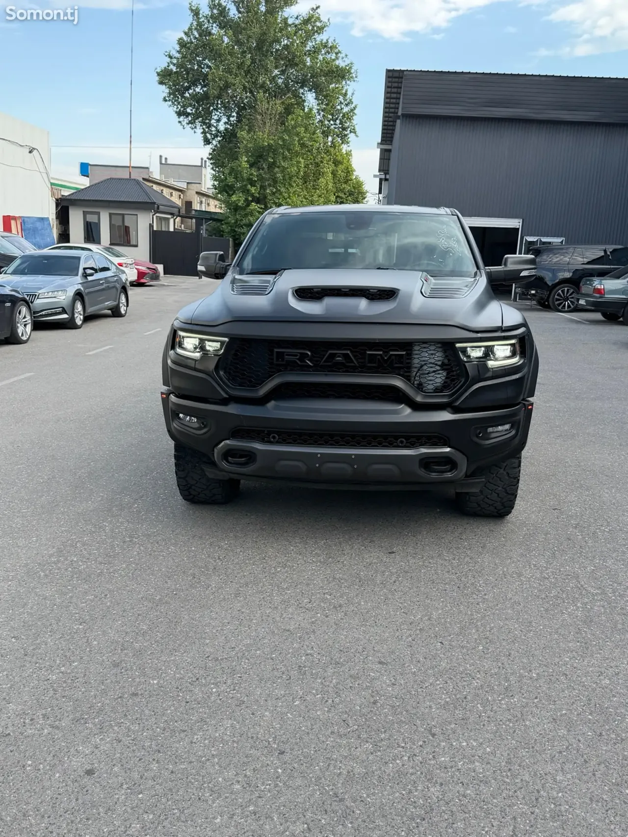 Dodge RAM 2023 · 5.7 AT
