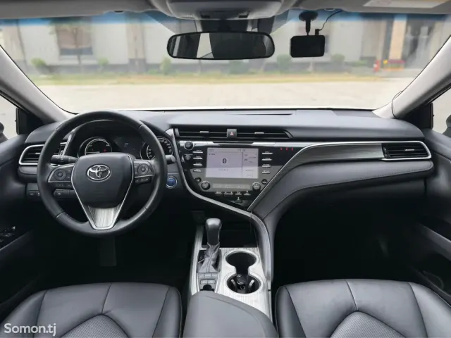 Toyota Camry 2018 · 2.5 AT