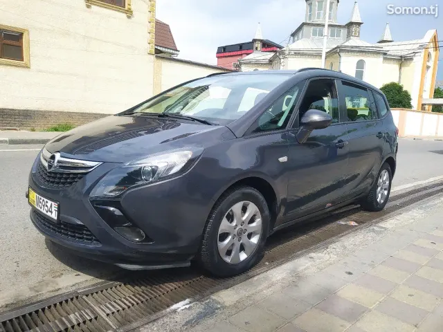 Opel Zafira 2016 · 2.0 MT