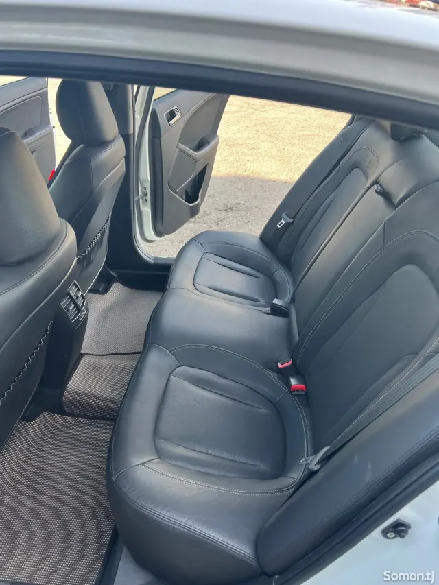 Kia K5 2011 · 2.0 AT