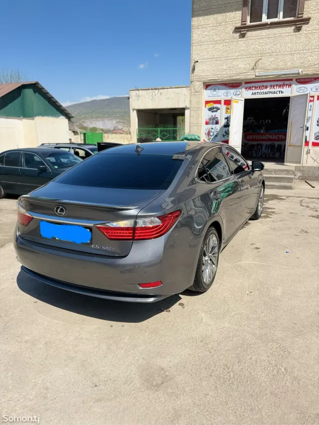 Lexus ES series 2015 · 3.0 AT