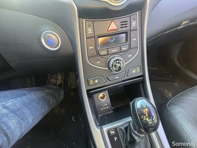 Hyundai Avante 2014 · 1.6 AT