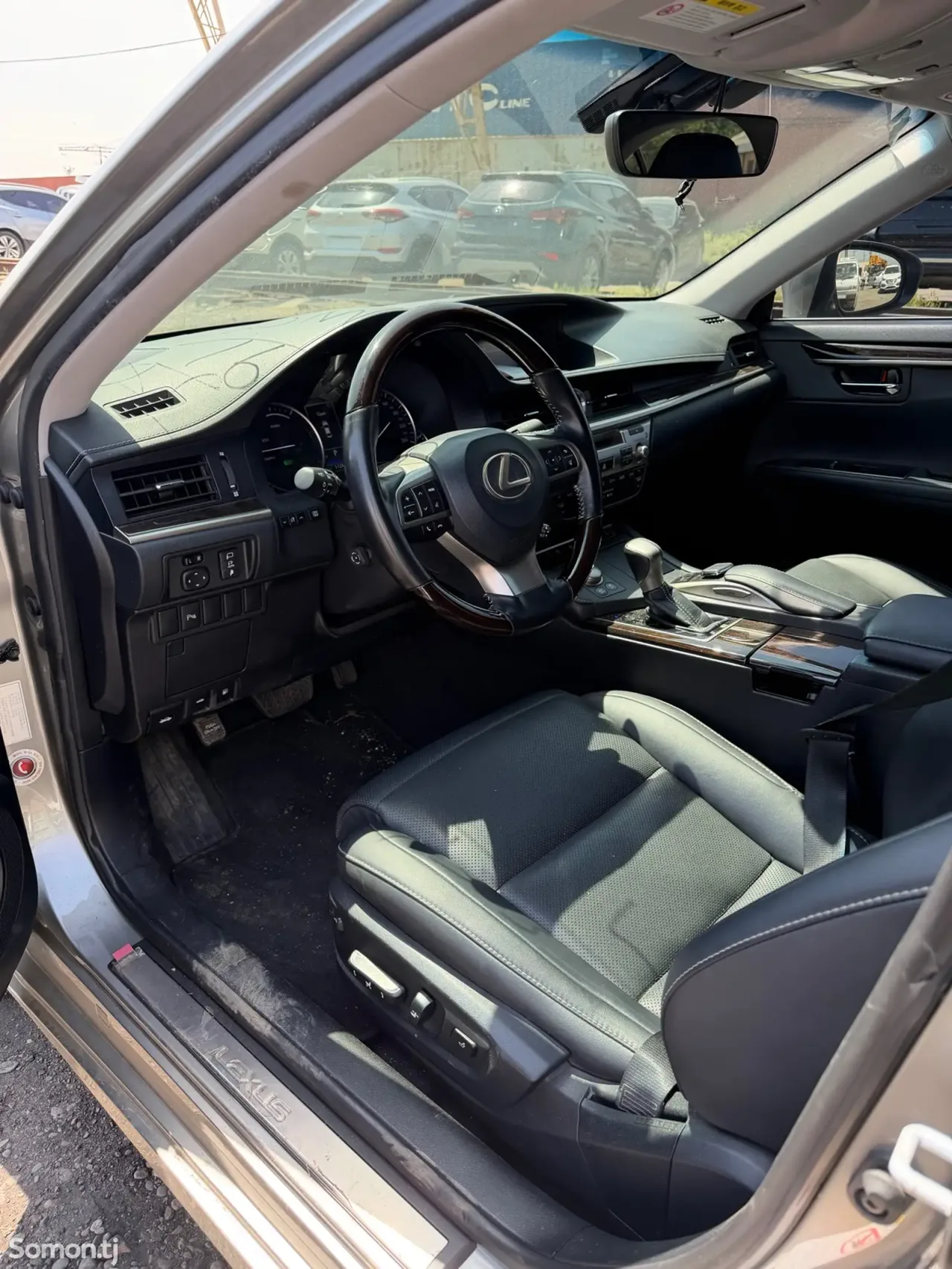Lexus ES series 2017 · 3.0 AT