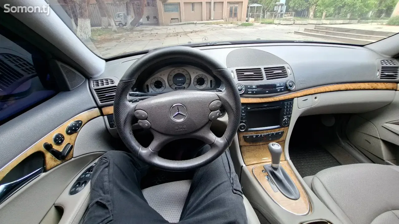 Mercedes-Benz E class 2009 · 3.5 AT