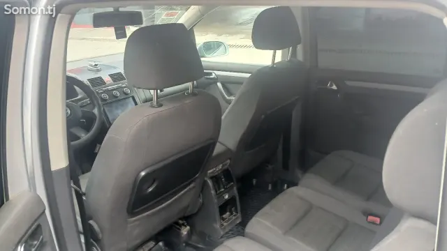 Volkswagen Touran 2006 · 1.6 AT