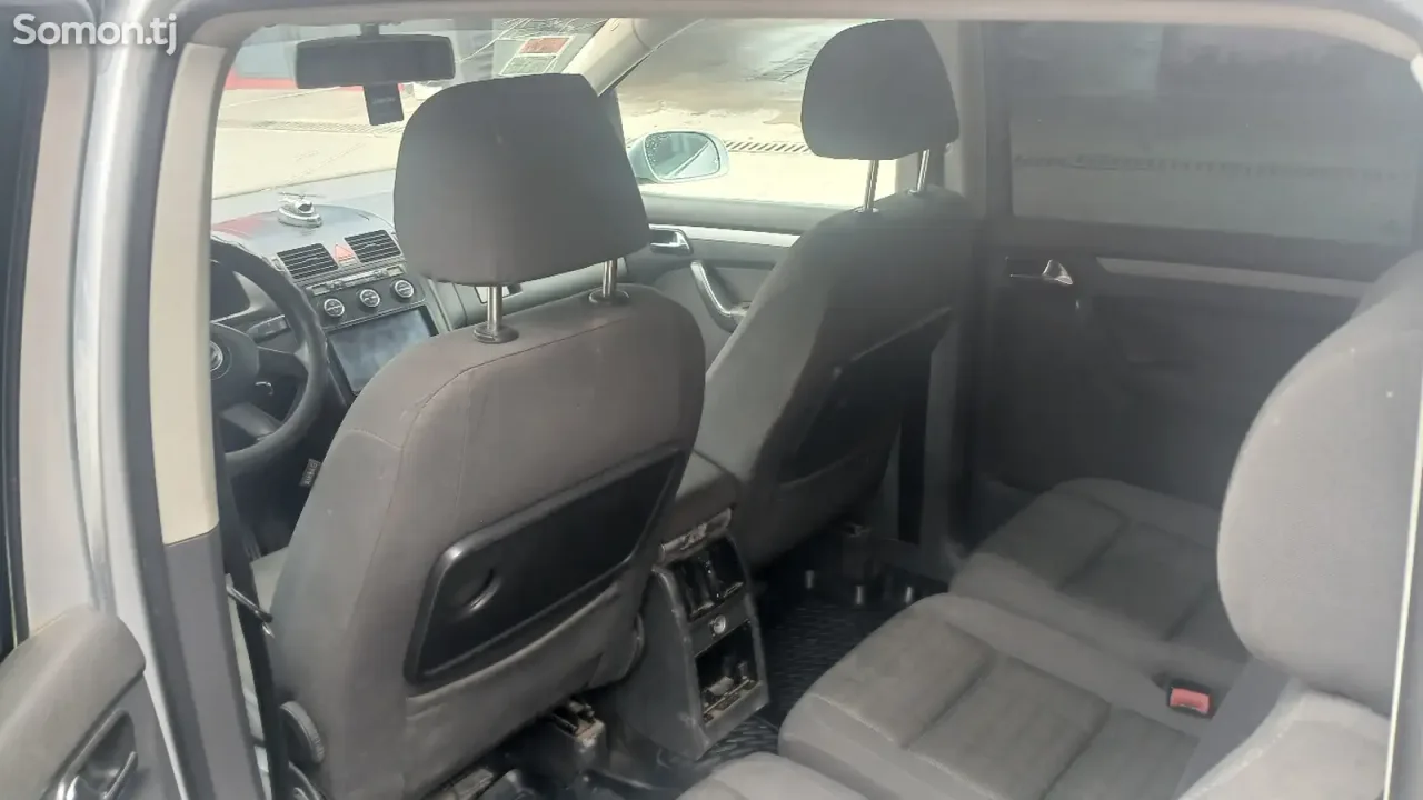Volkswagen Touran 2006 · 1.6 AT