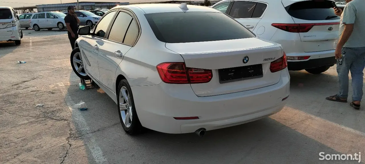 BMW 3 series 2015 · 2.0 AT
