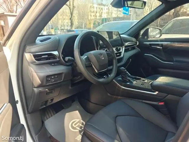 Toyota Crown 2025 · 2.5 AT