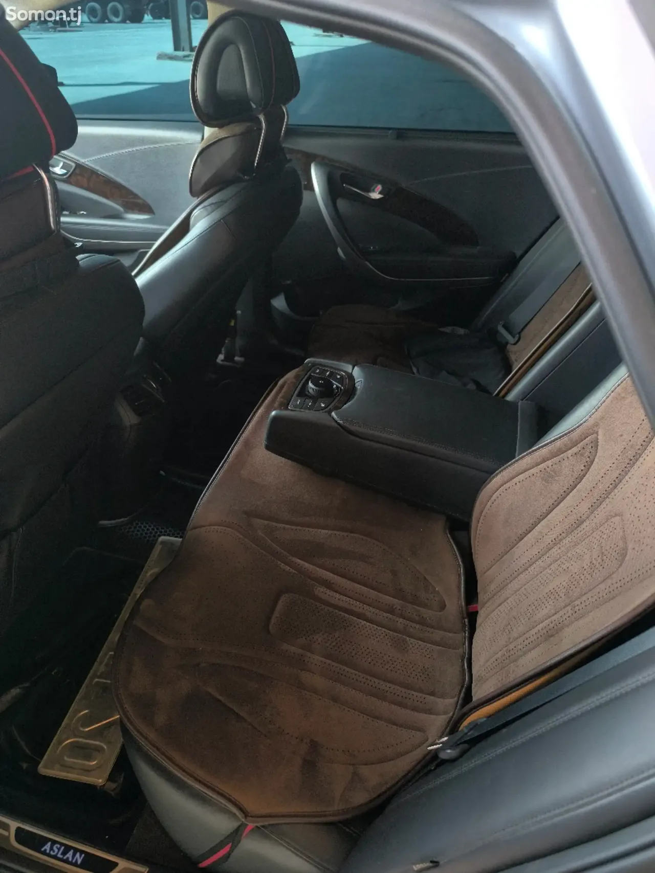 Hyundai Aslan 2014 · 3.3 AT