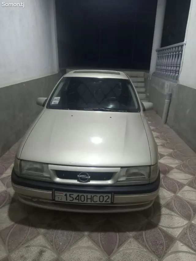 Opel Vectra A 1994 · 1.6 MT