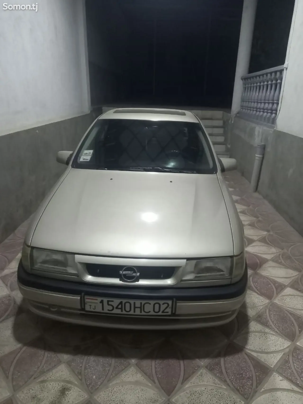 Opel Vectra A 1994 · 1.6 MT