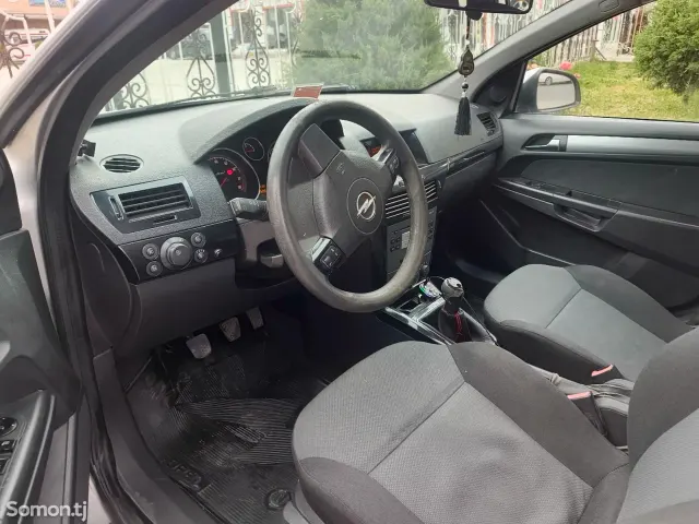 Opel Astra H 2006 · 1.8 MT