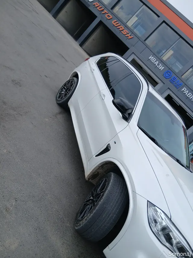 BMW X5 M 2015 · 3.5 AT