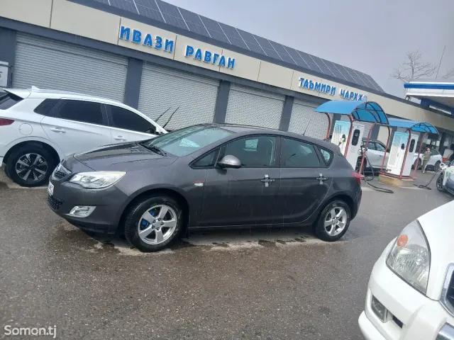 Opel Astra J 2010 · 1.6 MT
