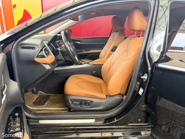 Toyota Camry 2019 · 2.5 AT