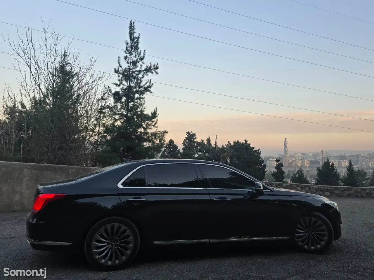 Hyundai Genesis 2018 · 5.0 AT