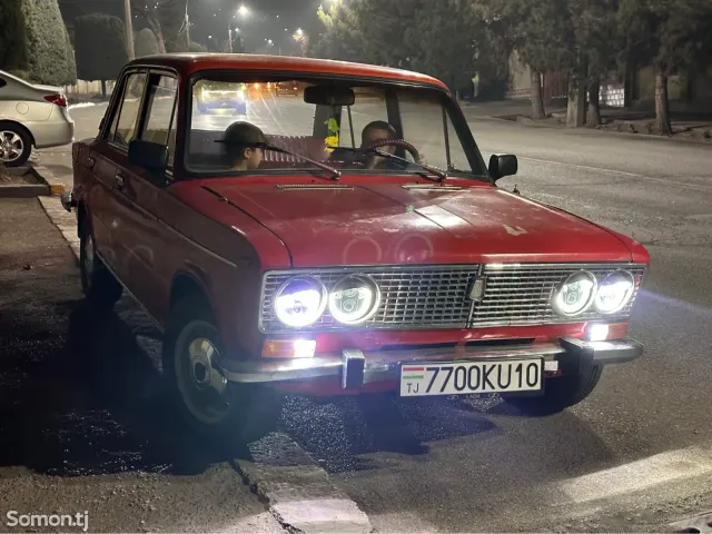 Lada (ВАЗ) 2103 1979 · 1.6 MT