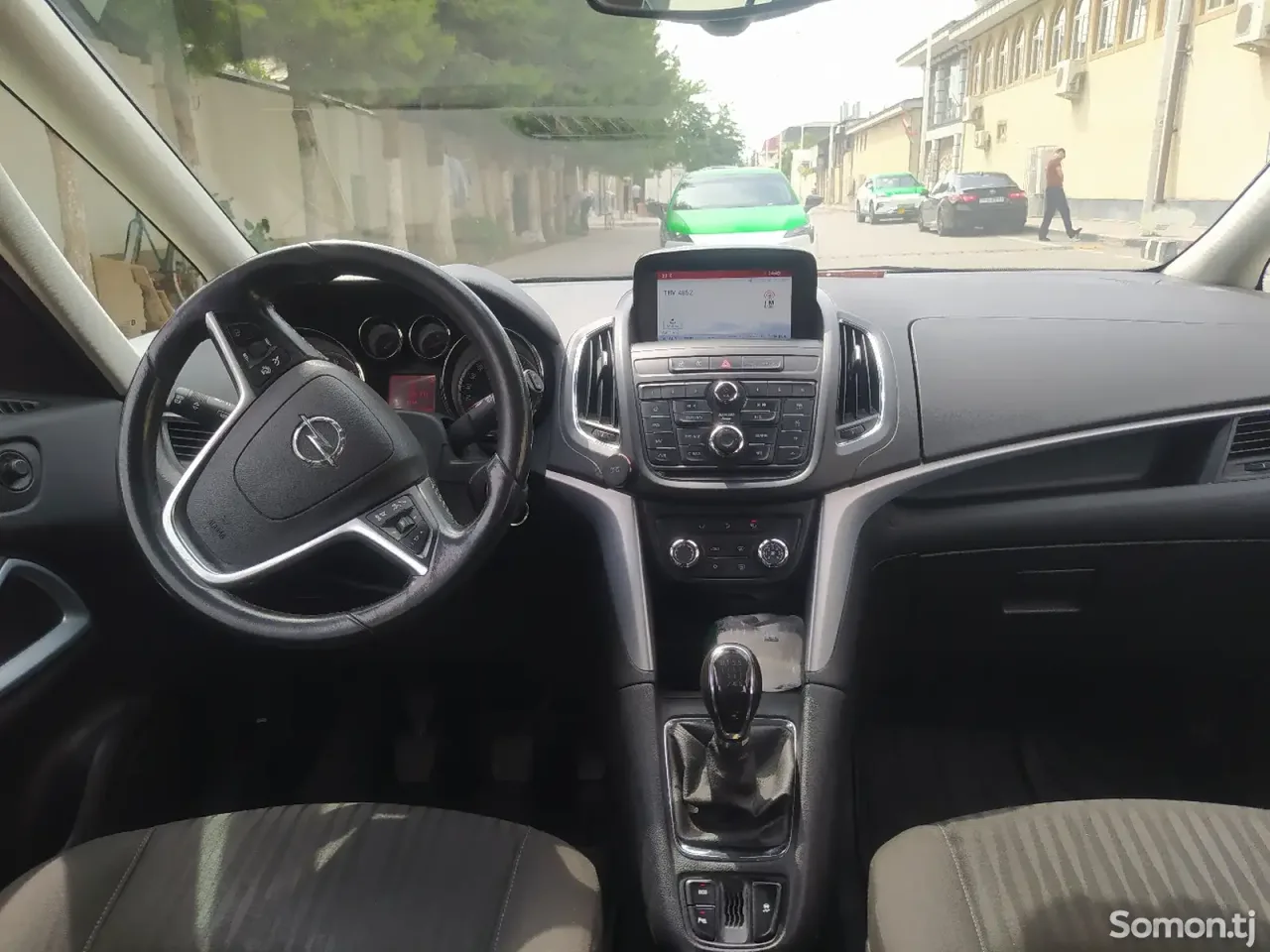 Opel Zafira 2016 · 2.0 MT
