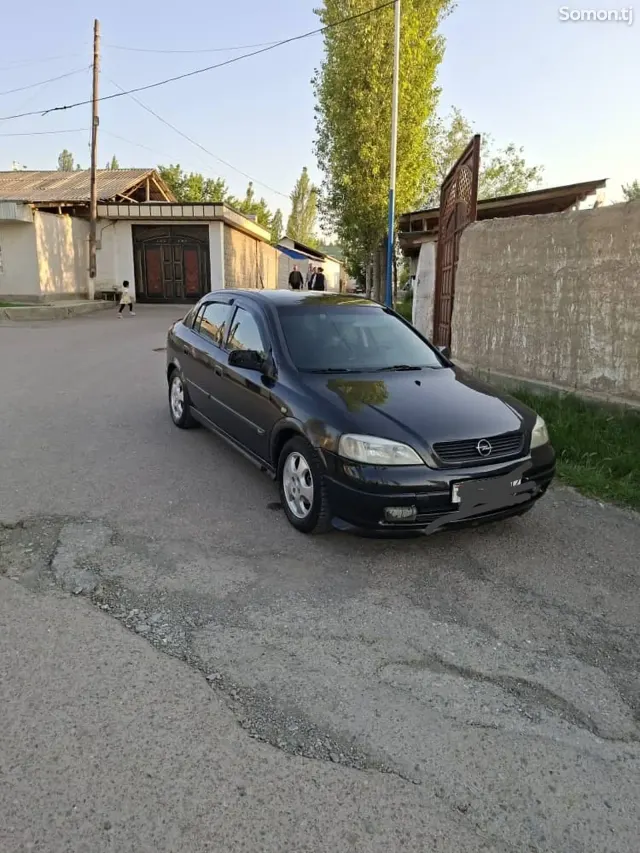 Opel Astra G 1999 · 1.6 MT
