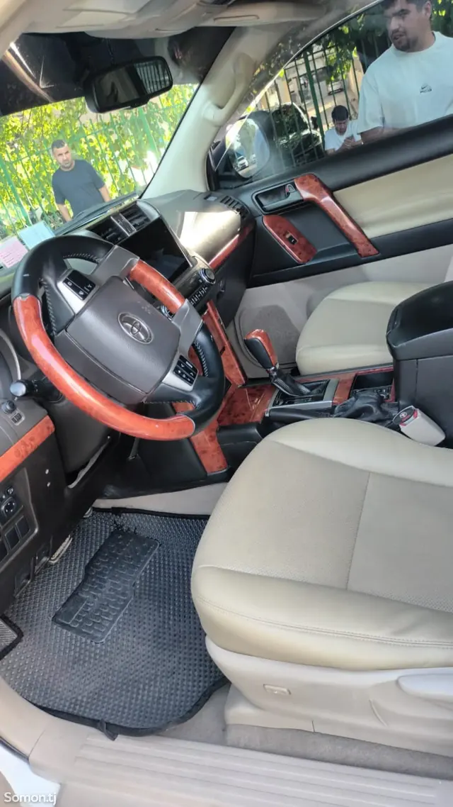 Toyota Land Cruiser Prado 2013 · 4.0 AT