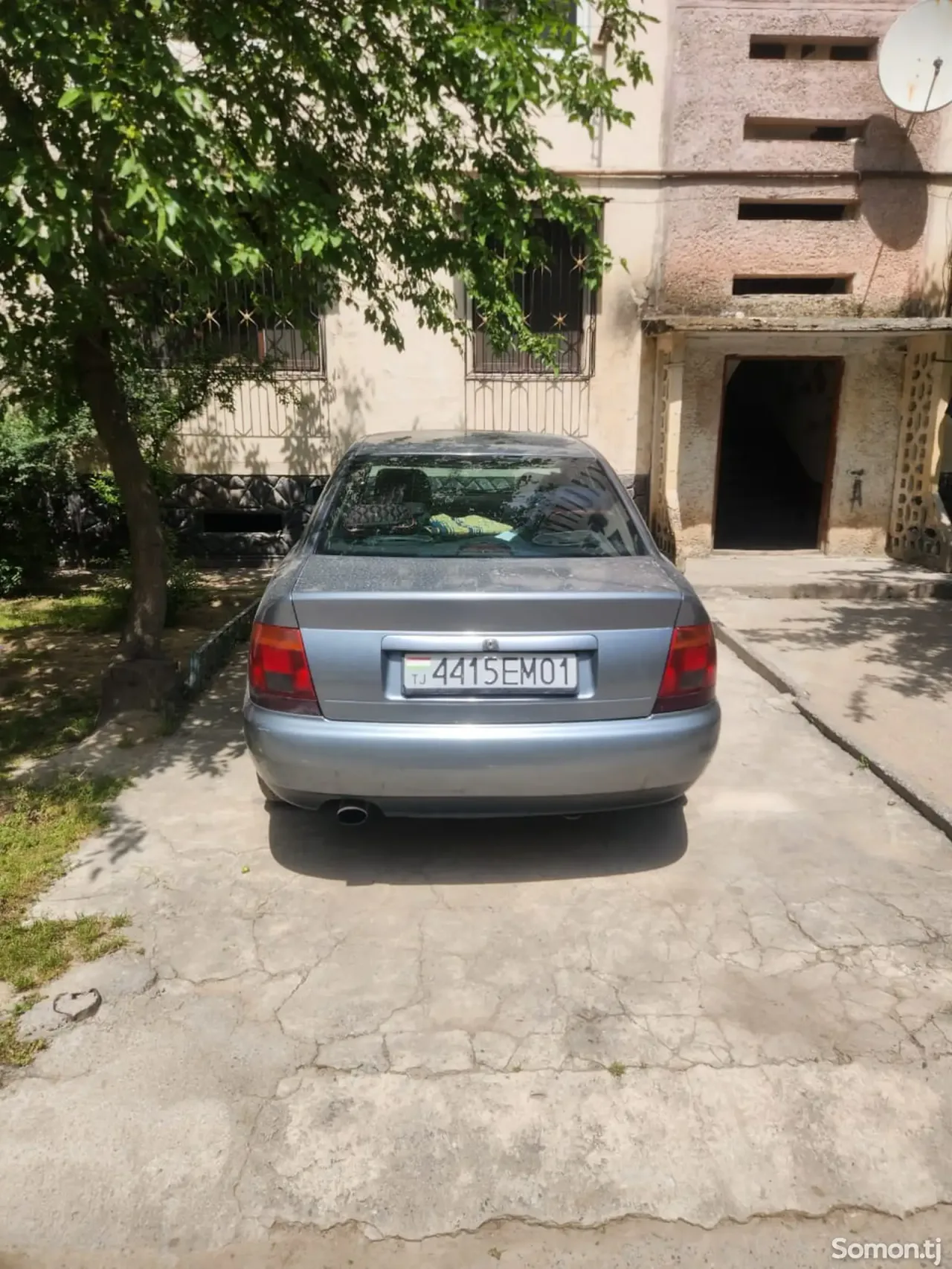 Audi A4 1994 · 1.6 MT
