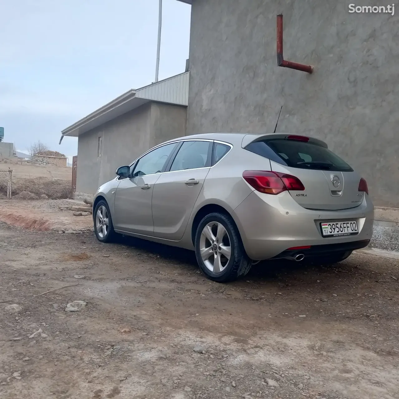 Opel Astra J 2010 · 1.6 AT