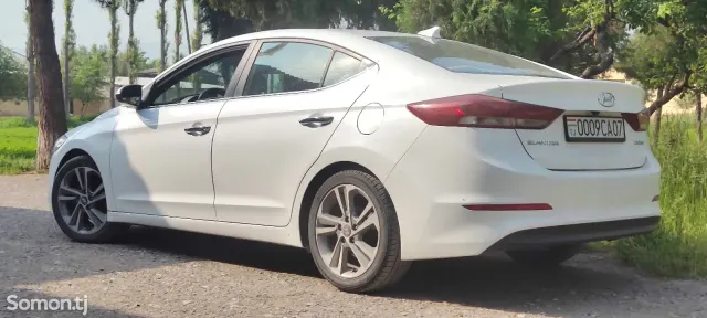Hyundai Elantra 2017 · 2.0 AT