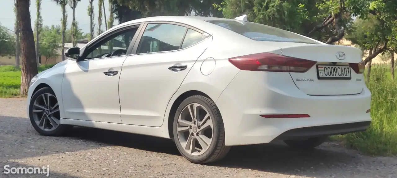 Hyundai Elantra 2017 · 2.0 AT