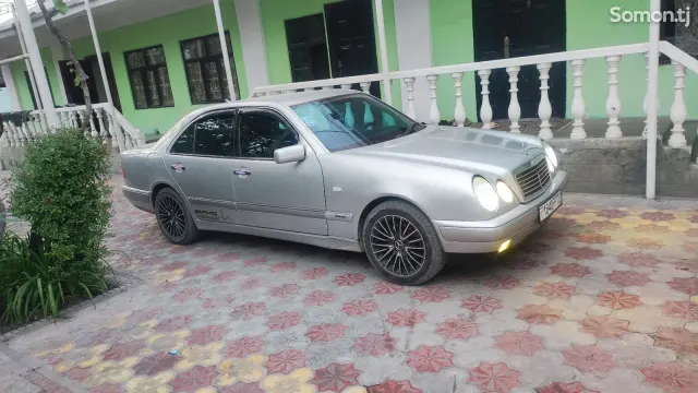 Mercedes-Benz E class 1997 · 2.2 AT